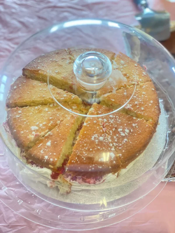 Victoria Sponge Cake - Image 4